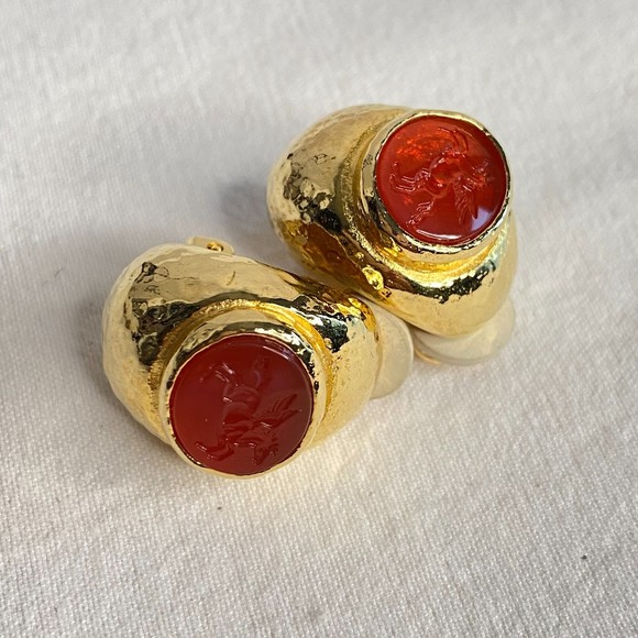 Tanner Clip On Earrings Pegasus Intaglio Carnelian Stone With Gold Tone Rim - Picture 1 of 9